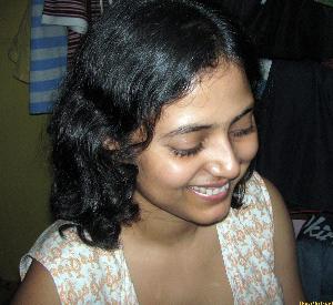 Abitha Aunty_74.jpg Cute Abitha Aunty Saree Candid Panties and Nudes